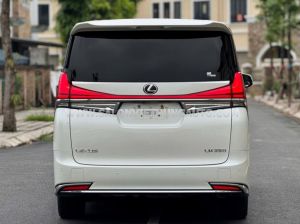 Xe Lexus LM 350 2022