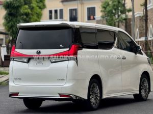 Xe Lexus LM 350 2022