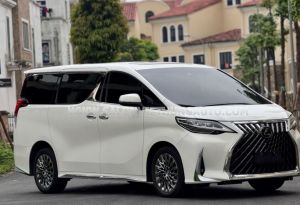 Xe Lexus LM 350 2022