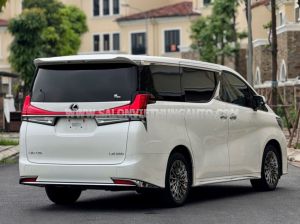 Xe Lexus LM 350 2022