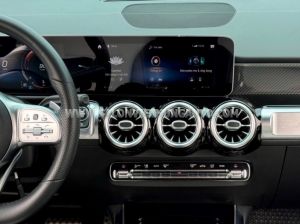 Xe Mercedes Benz GLB 200 AMG 2020