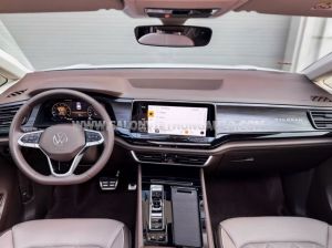 Xe Volkswagen Viloran Luxury 2023